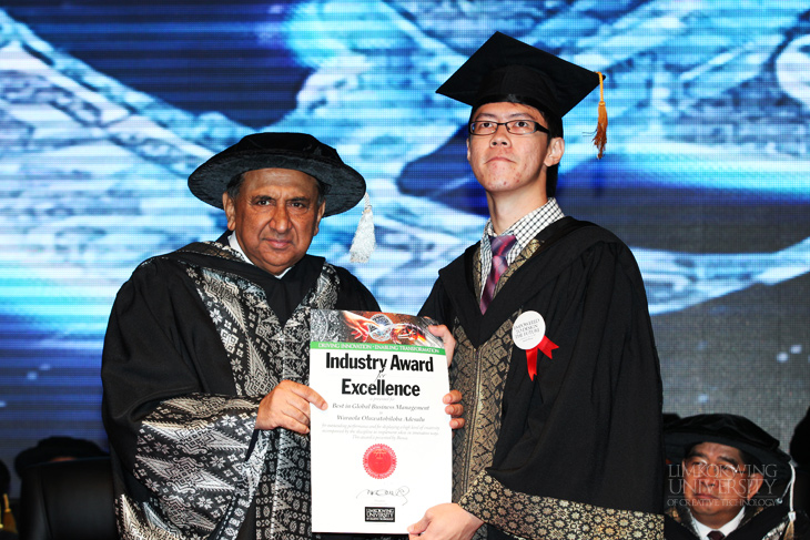 lord_sheikhs_honorary_doctorate_presentation005[1]