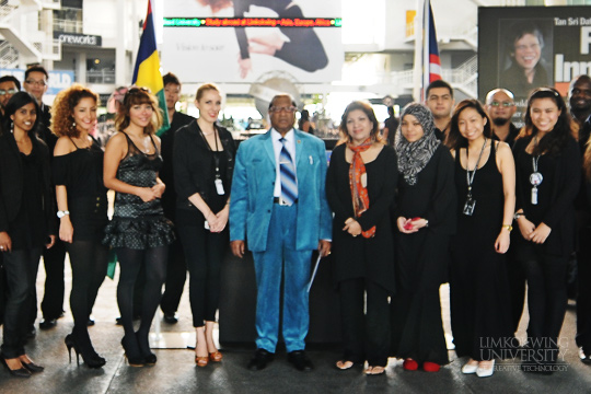 visit_by_ambassador_of_mauritius004[1]