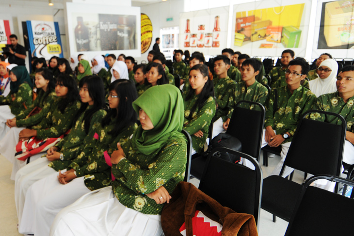 indonesian_school_meets_university_of_innovation009[1]