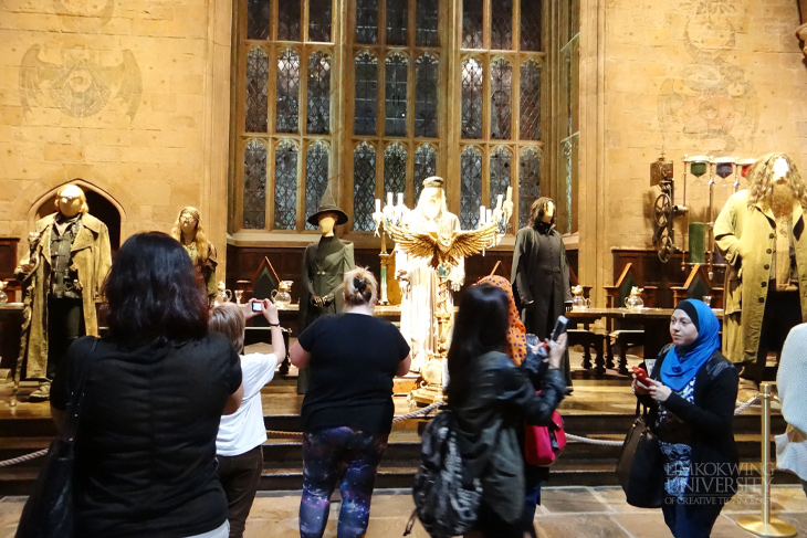 Global_Classroom_students_get_an_insight_into_how_Warner_Brothers_Studios_brought_the_world_of_Harry_Potter_to_life.004