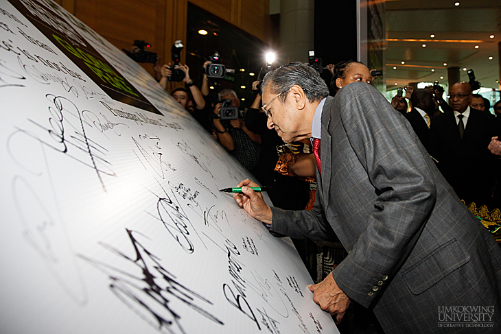 037_mahathir_award_global_peace