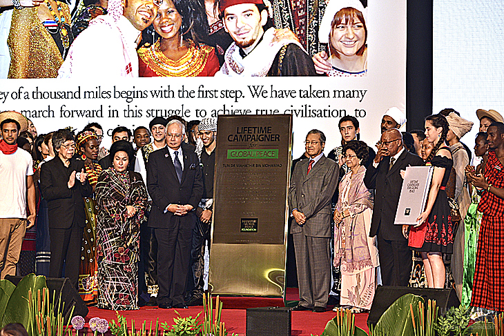 077_mahathir_award_global_peace