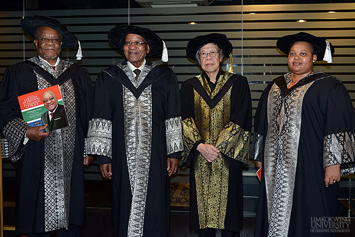 Jacob_Zuma_to_receive_an_honorary_doctorate_034