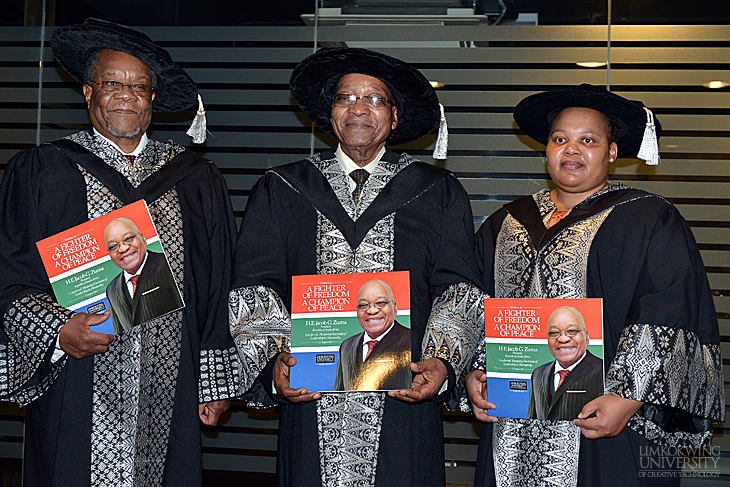 Jacob_Zuma_to_receive_an_honorary_doctorate_037