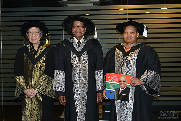 Jacob_Zuma_to_receive_an_honorary_doctorate_039