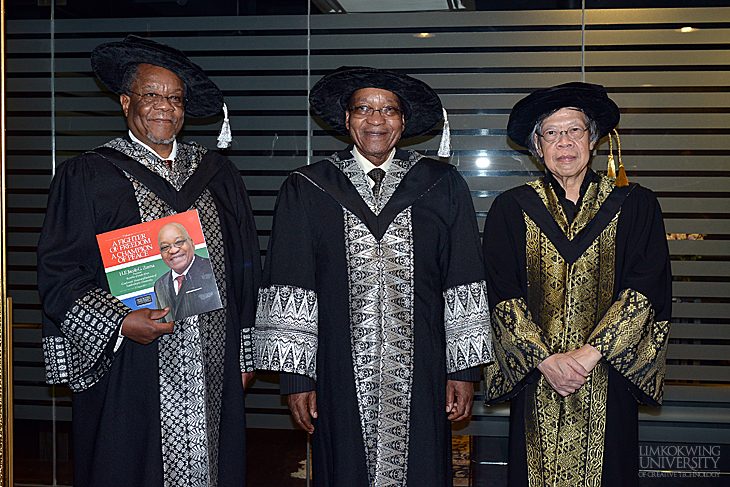 Jacob_Zuma_to_receive_an_honorary_doctorate_040