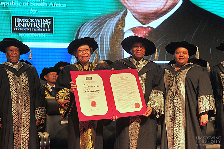 Jacob_Zuma_to_receive_an_honorary_doctorate_064