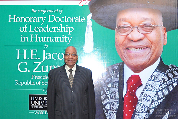 Jacob_Zuma_to_receive_an_honorary_doctorate_075