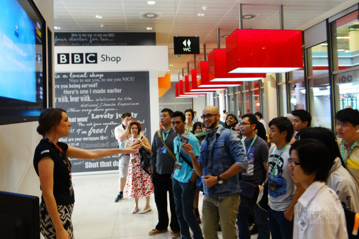 global_classroom_students_visit_bbc_headquarters002