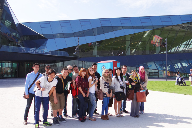 global_classroom_students_visit_the_crystal_and_the_o2014