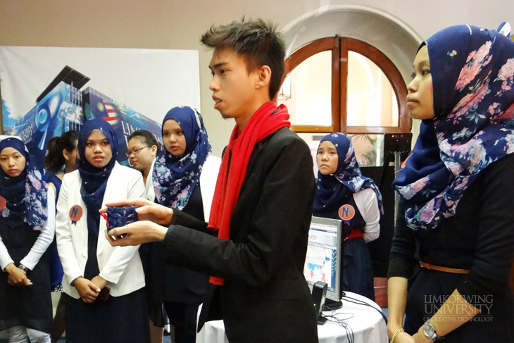 felda_students_exhibition_in_london006