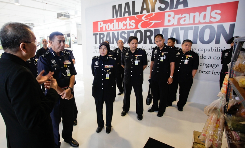 Director_Logistics_of_PDRM_YDH_CP_Dato_Pahlawan_Zulkifli_and_team_visit_Limkokw_ng_University_002