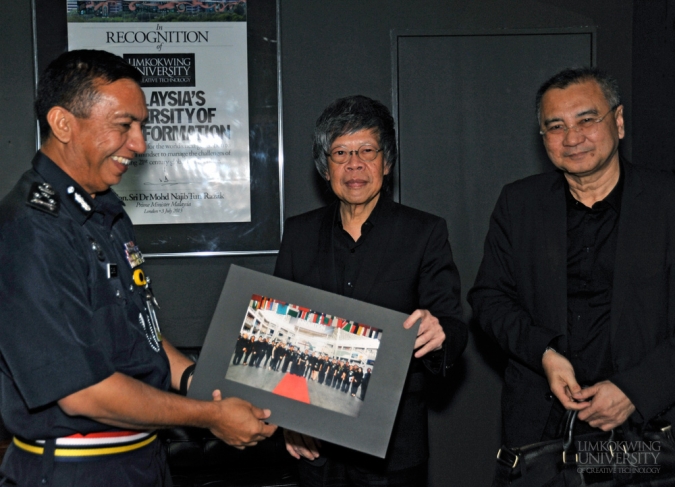 Director_Logistics_of_PDRM_YDH_CP_Dato_Pahlawan_Zulkifli_and_team_visit_Limkokw_ng_University_003