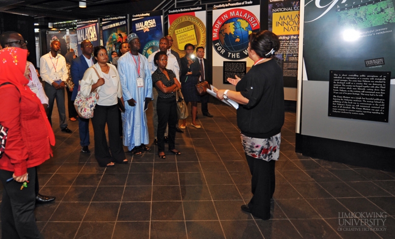 Vice President Dato’ Fajura Juffa explaining the journey of the university and founder Tan Sri Lim Kok Wing to the delegates at the Presidential Library