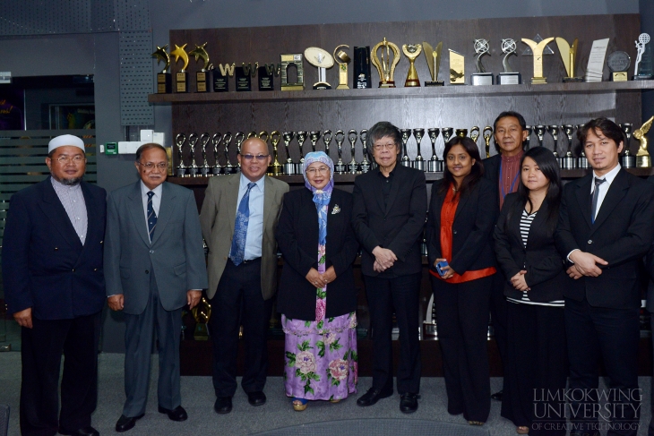 Kolej International Graduate Studies team after their meeting with Tan Sri Limkokwing.