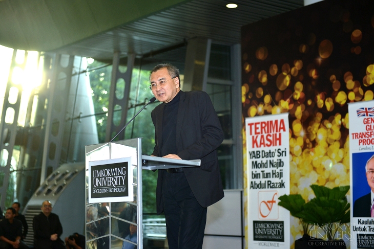 Limkokwing University Senior Vice President, Dato' Raja Aznil delivering his speech during the event