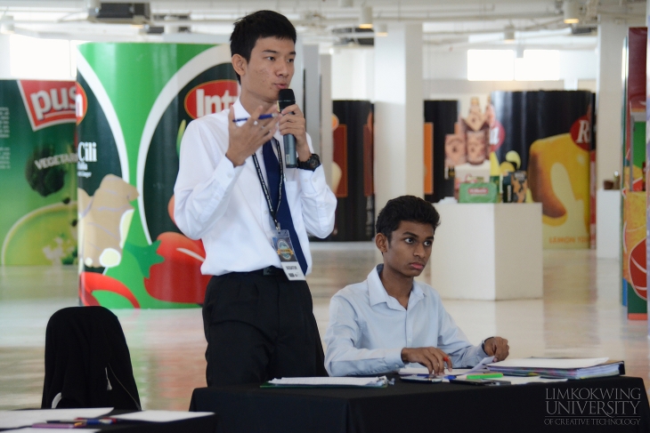 Closing opposition teammates, Tan Xi Shern and Nicholas Jayakumar from Kolej Tuanku Jaafar 2