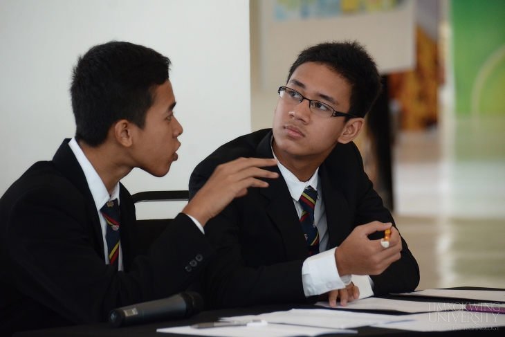 Opening opposition debaters Mohd Aliff Firdaus and Muhammad Tariq bin Azlan from Sekolah Sultan Alam Shah 1