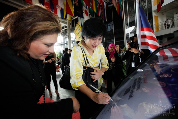 DRB- Hicom representative signing the Limkokwing welcome board