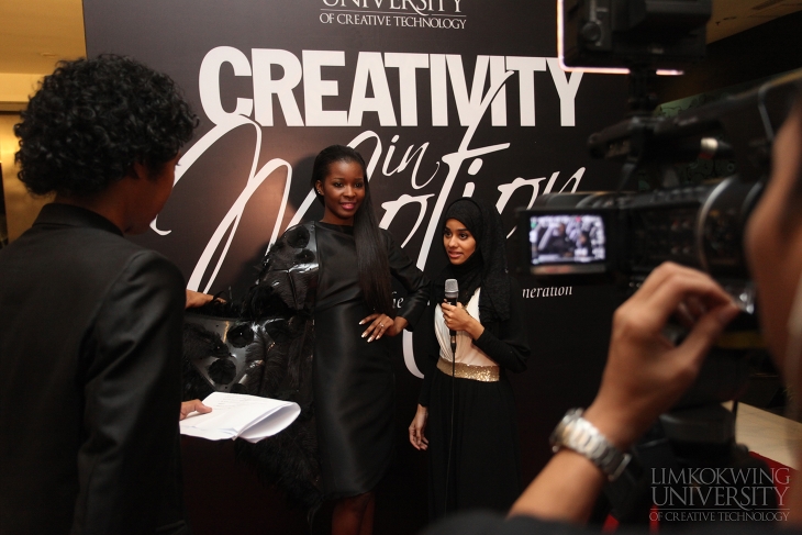 Interview session with the students and VIPs after the fashion show