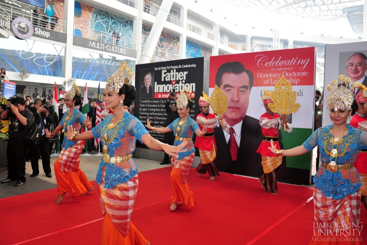 Students performing a traditional dance to welcome the Tajikistan President