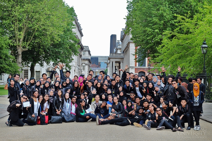 The visit of the university finished with an exclusive tour of the university, where they were shown the filming locations of popular movies such as Thor and Sherlock Holmes