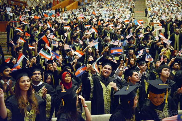 Over a thousand students graduates from Limkokwing University_007