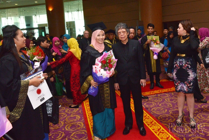 Over a thousand students graduates from Limkokwing University_010