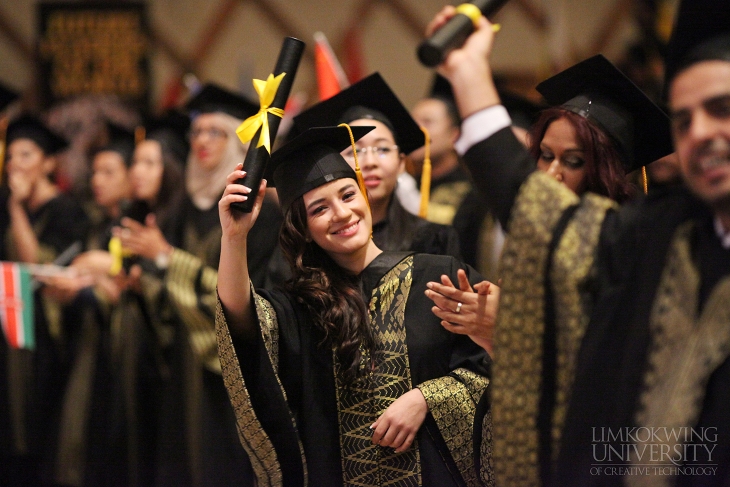 Over a thousand students graduates from Limkokwing University_022