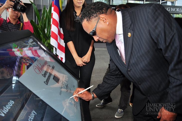 H.E. Dr. Kenneth Darroux, Dominica's Minister of Fisheries & Environment, Natural Resources and Physical Planning, signing the welcome board