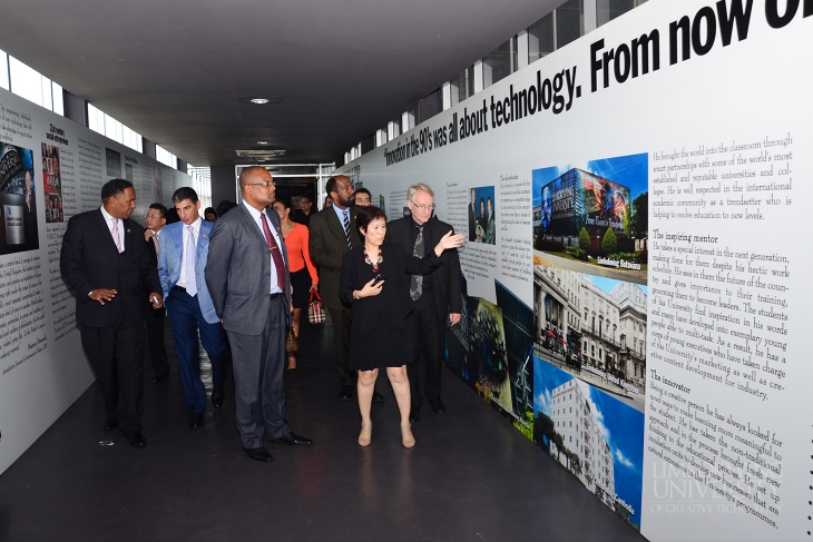 Dato' Gail Phung briefing the Dominican delegation at the Presidential Library