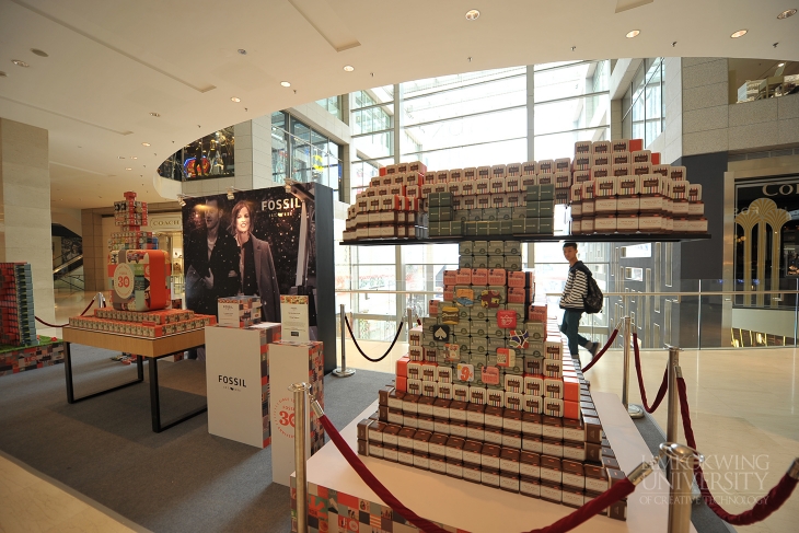 students design retro telephone using watch tins for Fossil’s 30th Anniversary Tin-stallation project_002