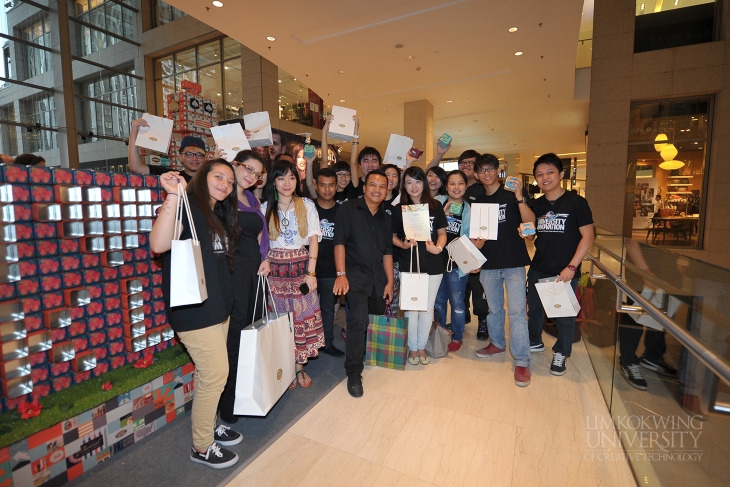 students design retro telephone using watch tins for Fossil’s 30th Anniversary Tin-stallation project_005