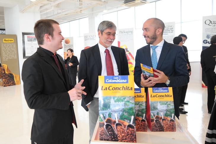 H.E Manuel Guzman browsing the products in the Branding Innovation Centre