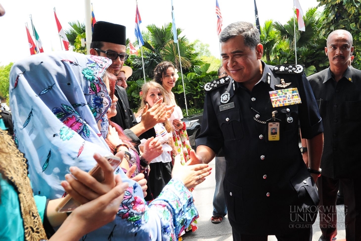 Tan Sri Khalid given a warm welcome by the International Limkokwing Student Ambassadors