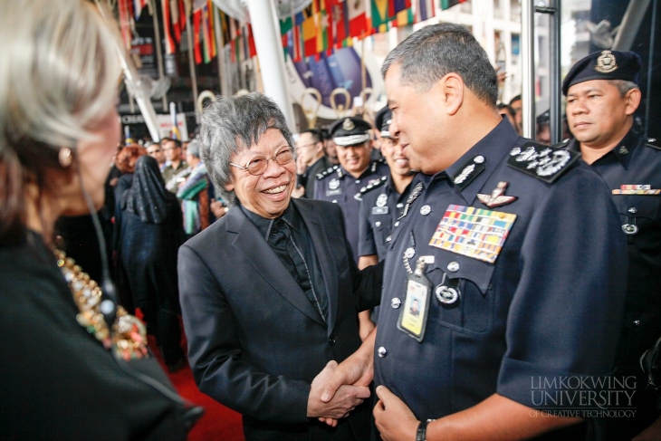 Tan Sri Khalid sharing a light banter with Tan Sri Lim