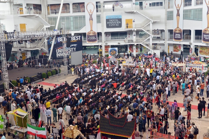 Limkokwing celebrates diversity at the Cultural Festival 2015_008