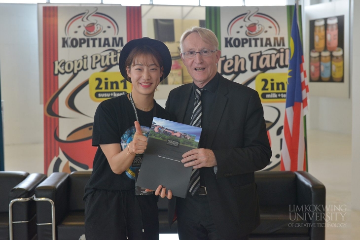 Korean students graduate from Limkokwing Summer Camp_003