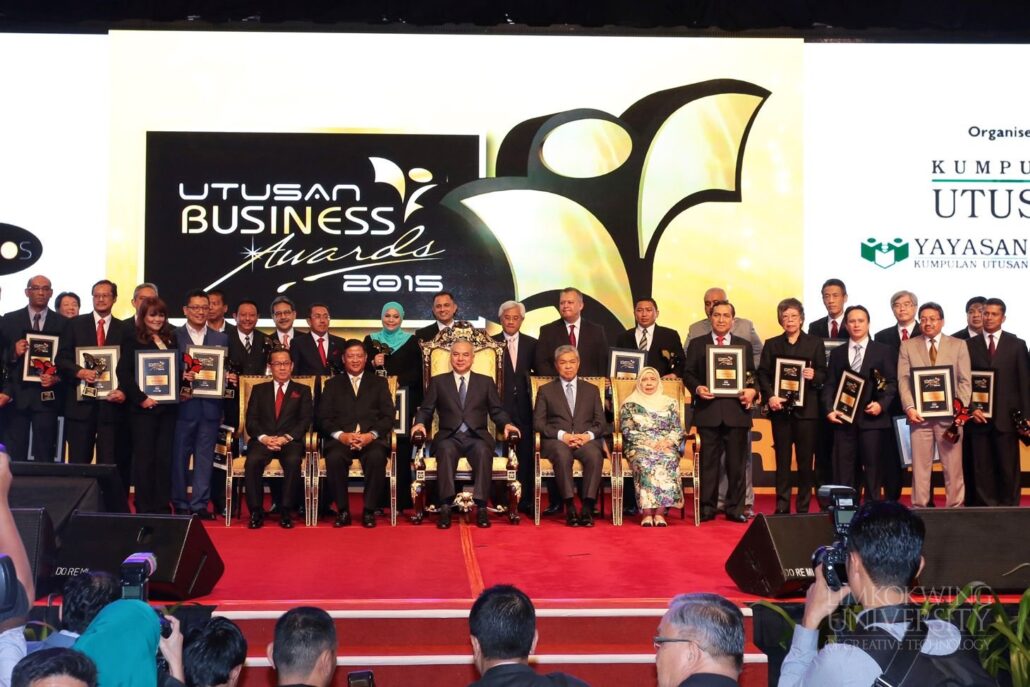 Founder and President of Limkokwing University receives Utusan’s Lifetime Achievement Award_010