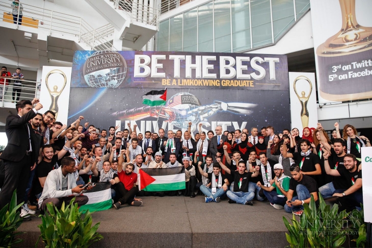 Palestinian students commemorate 40th Land Day_009