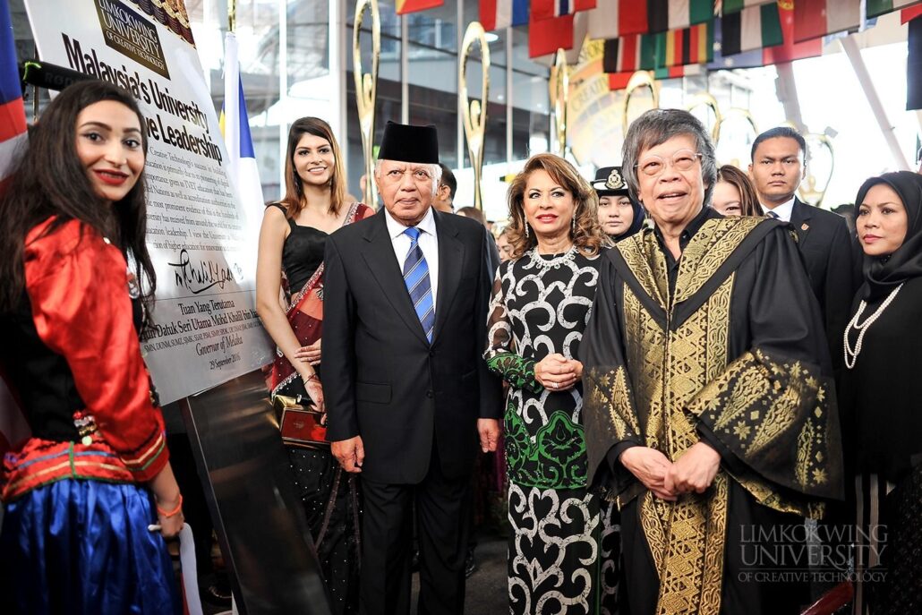 Governor of Melaka TYT Tun Datuk Seri Utama Mohd Khalil bin Yaakob receives Honorary Doctorate_008