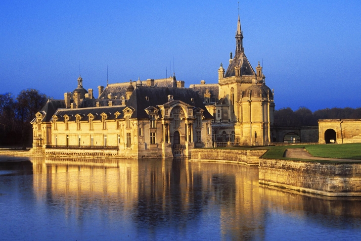 Photo Credit: www.parisluxurytours.com