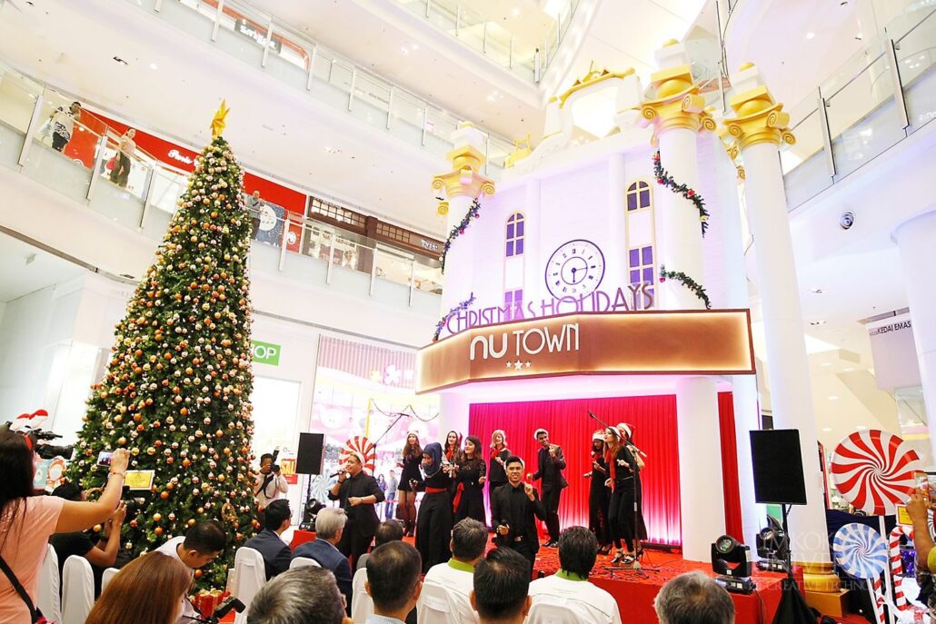 Limkokwing International Goodwill Ambassadors spread the joy of Christmas at NU Sentral_003