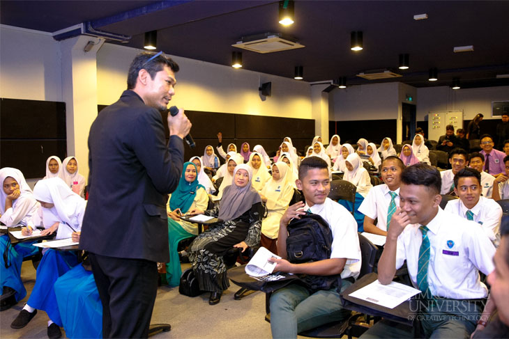 SMK Putrajaya P9 form five students visit Limkokwing_002