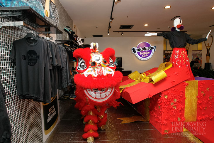 Limkokwing Fashion Club celebrates Chinese New Year at Publika_002