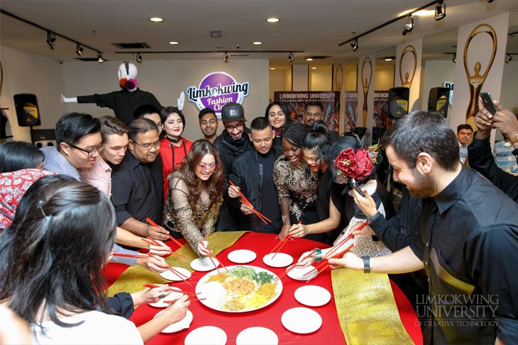 Limkokwing Fashion Club celebrates Chinese New Year at Publika_003