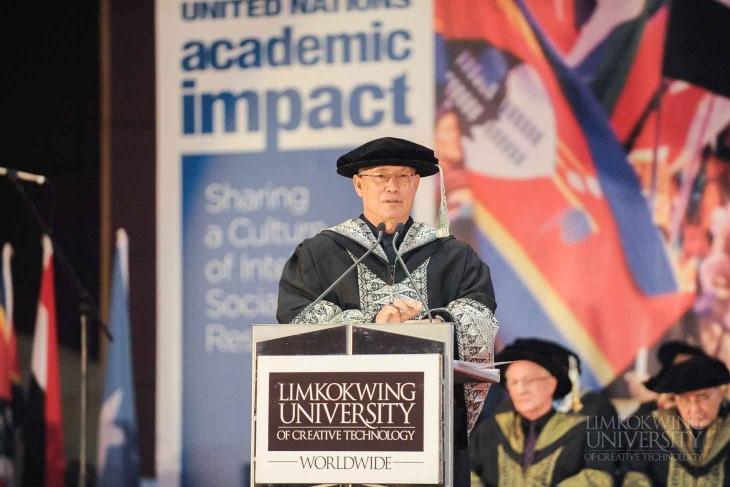 Dato’ Richard Riot receives an Honorary Doctorate in Transformational Leadership from Limkokwing University_002