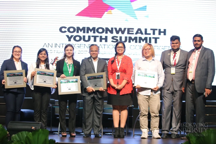 Tan Sri Dr. Lim Kok Wing receives Commonwealth Champions Award_011