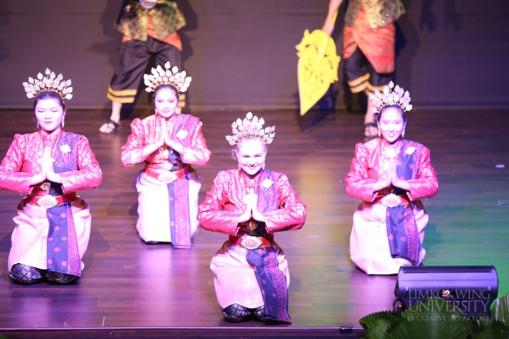 Tan Sri Dr. Lim Kok Wing receives Commonwealth Champions Award_015