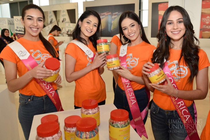 Miss Tourism International contestants visit Limkokwing UniversityIt’s beautiful when cultures mix_005